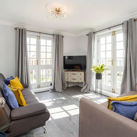Apartment The Boulevard - Stunning 3 Bedroom With Free Parking *