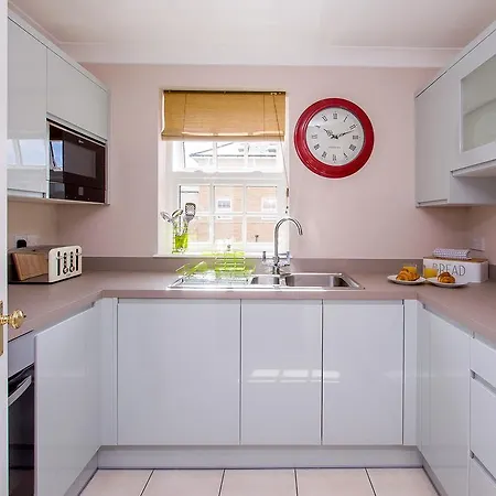 The Boulevard - Stunning 3 Bedroom With Free Parking Apartment York