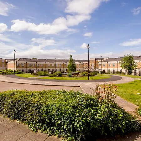 The Boulevard - Stunning 3 Bedroom With Free Parking *